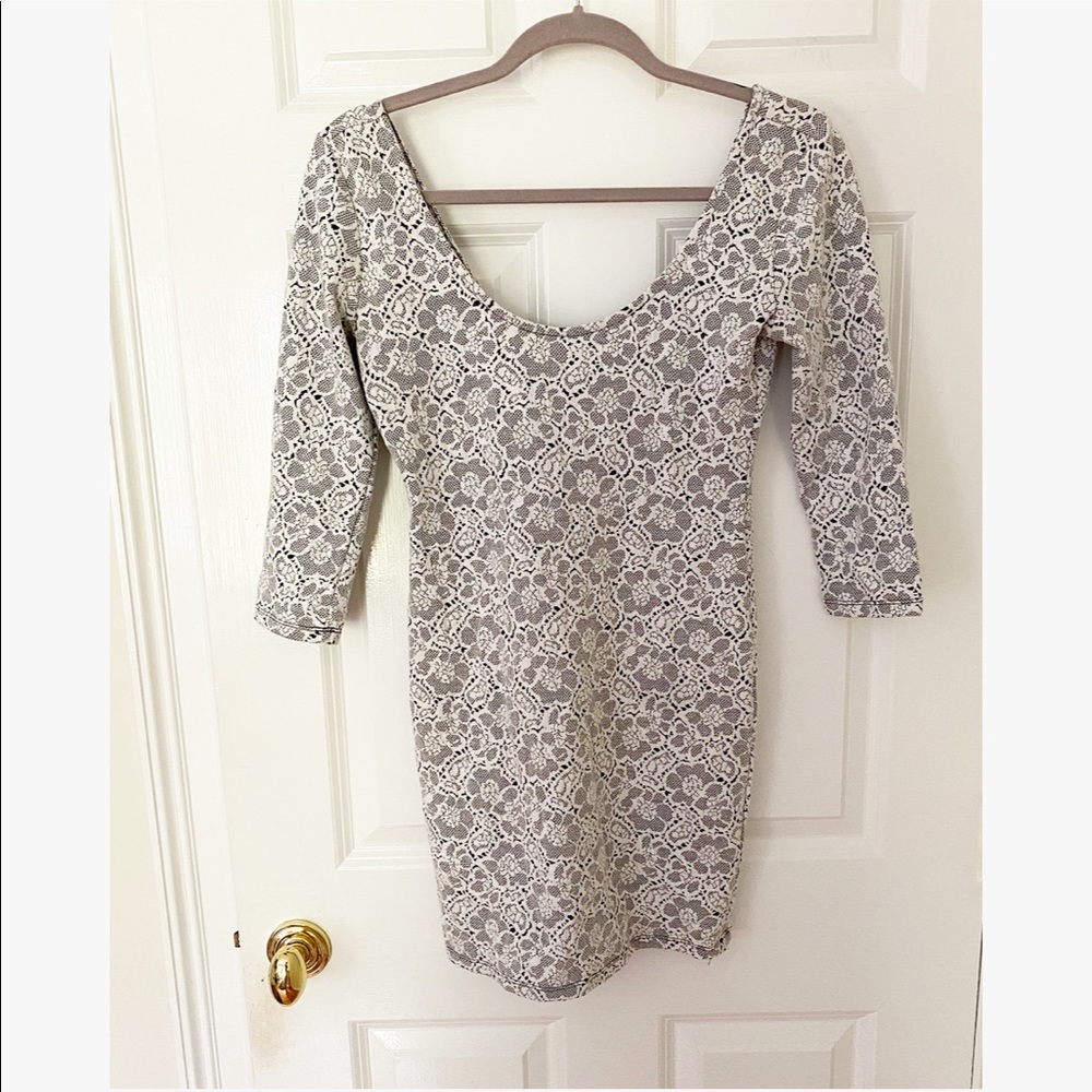 FOREVER 21 Lace Bodycon Dress